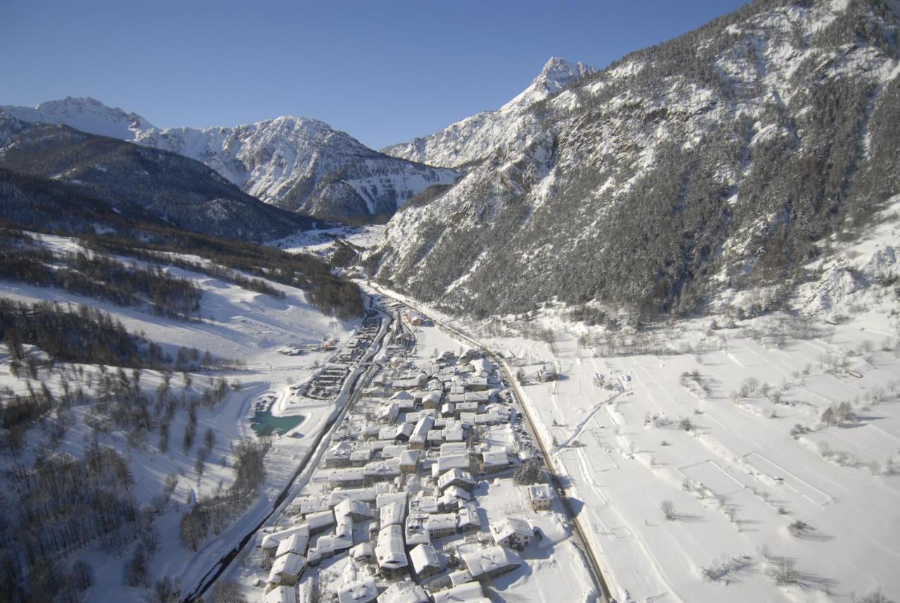 Residence La Tana Del Ghiro Bardonecchia Exterior photo